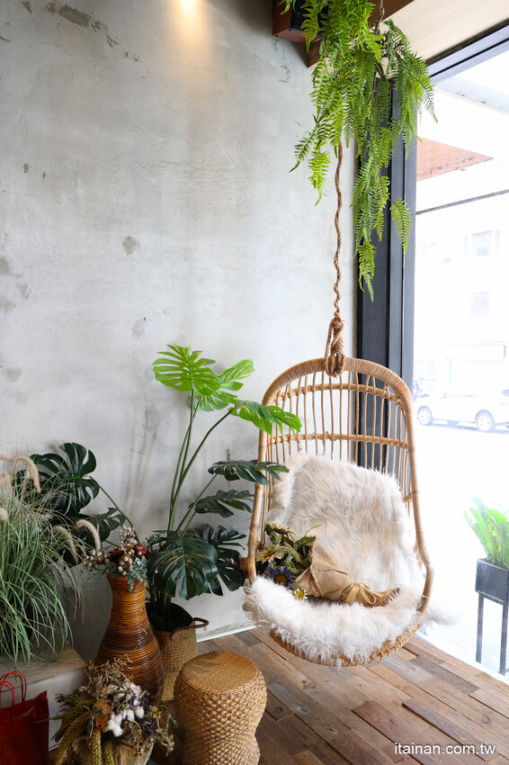 現撈活體波士頓龍蝦華麗上桌，打卡再送超巨帆立貝!台南最美麗的火鍋店「花花世界鍋物」台南聚餐推薦 @台南好Food遊