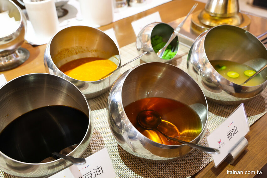 現撈活體波士頓龍蝦華麗上桌，打卡再送超巨帆立貝!台南最美麗的火鍋店「花花世界鍋物」台南聚餐推薦 @台南好Food遊