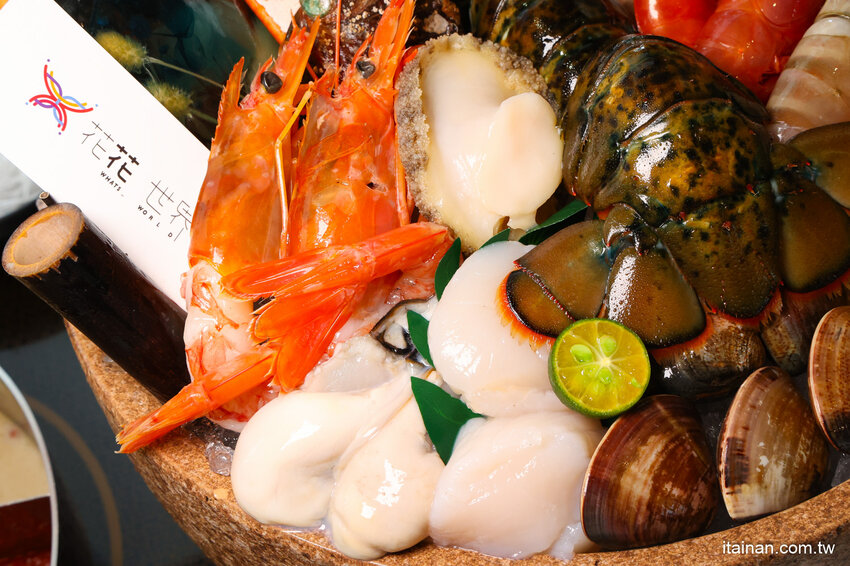 現撈活體波士頓龍蝦華麗上桌，打卡再送超巨帆立貝!台南最美麗的火鍋店「花花世界鍋物」台南聚餐推薦 @台南好Food遊