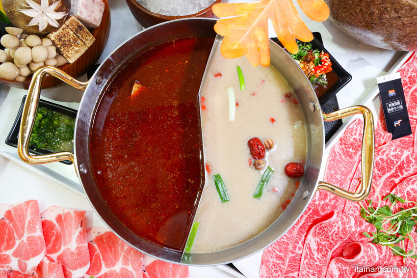 現撈活體波士頓龍蝦華麗上桌，打卡再送超巨帆立貝!台南最美麗的火鍋店「花花世界鍋物」台南聚餐推薦 @台南好Food遊