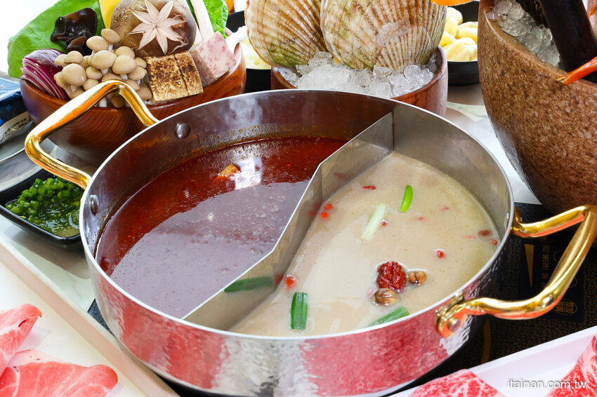 現撈活體波士頓龍蝦華麗上桌，打卡再送超巨帆立貝!台南最美麗的火鍋店「花花世界鍋物」台南聚餐推薦 @台南好Food遊