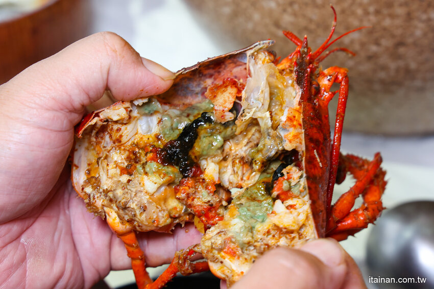 現撈活體波士頓龍蝦華麗上桌，打卡再送超巨帆立貝!台南最美麗的火鍋店「花花世界鍋物」台南聚餐推薦 @台南好Food遊