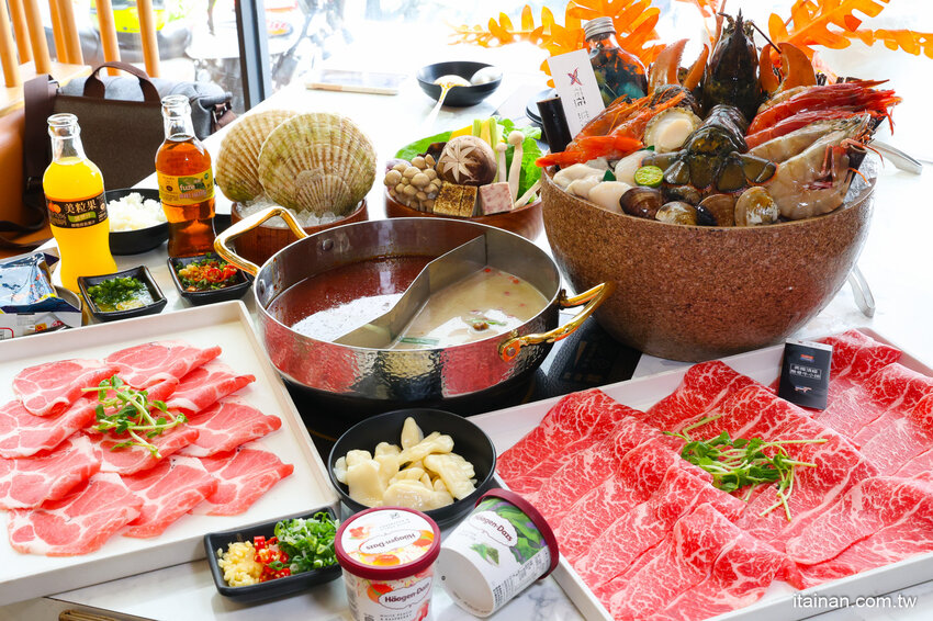 現撈活體波士頓龍蝦華麗上桌，打卡再送超巨帆立貝!台南最美麗的火鍋店「花花世界鍋物」台南聚餐推薦 @台南好Food遊