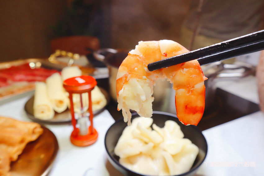 台南火鍋推薦花花世界鍋物-火鍋界中的唯一奇葩！宵夜就吃台南新開幕美得冒泡叢林風的鍋物店