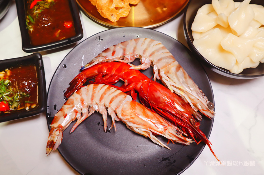 台南火鍋推薦花花世界鍋物-火鍋界中的唯一奇葩！宵夜就吃台南新開幕美得冒泡叢林風的鍋物店