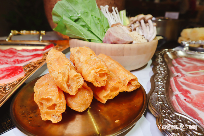 台南火鍋推薦花花世界鍋物-火鍋界中的唯一奇葩！宵夜就吃台南新開幕美得冒泡叢林風的鍋物店