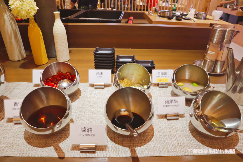 台南火鍋推薦花花世界鍋物-火鍋界中的唯一奇葩！宵夜就吃台南新開幕美得冒泡叢林風的鍋物店