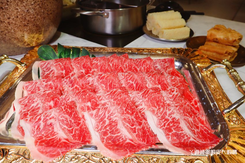 台南火鍋推薦花花世界鍋物-火鍋界中的唯一奇葩！宵夜就吃台南新開幕美得冒泡叢林風的鍋物店