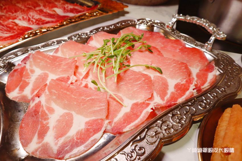 台南火鍋推薦花花世界鍋物-火鍋界中的唯一奇葩！宵夜就吃台南新開幕美得冒泡叢林風的鍋物店