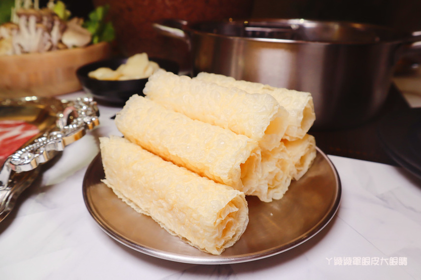 台南火鍋推薦花花世界鍋物-火鍋界中的唯一奇葩！宵夜就吃台南新開幕美得冒泡叢林風的鍋物店