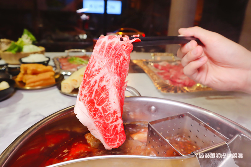 台南火鍋推薦花花世界鍋物-火鍋界中的唯一奇葩！宵夜就吃台南新開幕美得冒泡叢林風的鍋物店