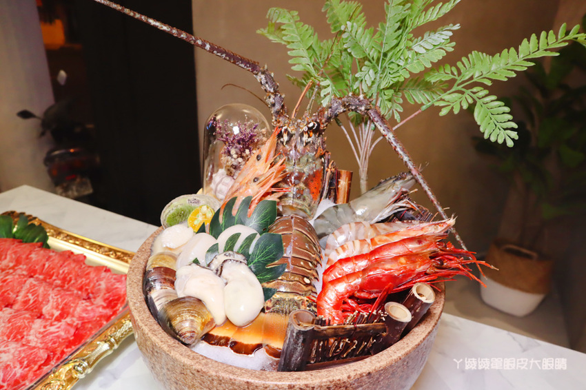 台南火鍋推薦花花世界鍋物-火鍋界中的唯一奇葩！宵夜就吃台南新開幕美得冒泡叢林風的鍋物店