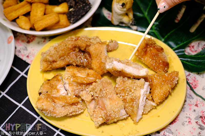 饗炸炸物食堂│就愛脆皮雞排咬下時的清脆聲響!特殊刷醬讓炸物好夠味,使用脫油機讓炸物不油膩喔~ @強生與小吠的Hyper人蔘~ 台中北屯宵夜,台中北屯炸物,台中北屯美食,台中北屯雞排,台中宵夜,台中炸物,台中雞排,台中鹽酥雞,饗炸 北屯店,饗炸 北屯店 地址,饗炸 炸物食堂 北屯總店,饗炸 菜單 @強生與小吠的Hyper人蔘~