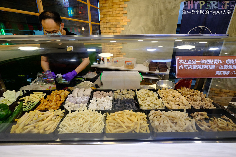 饗炸炸物食堂│就愛脆皮雞排咬下時的清脆聲響!特殊刷醬讓炸物好夠味,使用脫油機讓炸物不油膩喔~ @強生與小吠的Hyper人蔘~ 台中北屯宵夜,台中北屯炸物,台中北屯美食,台中北屯雞排,台中宵夜,台中炸物,台中雞排,台中鹽酥雞,饗炸 北屯店,饗炸 北屯店 地址,饗炸 炸物食堂 北屯總店,饗炸 菜單 @強生與小吠的Hyper人蔘~