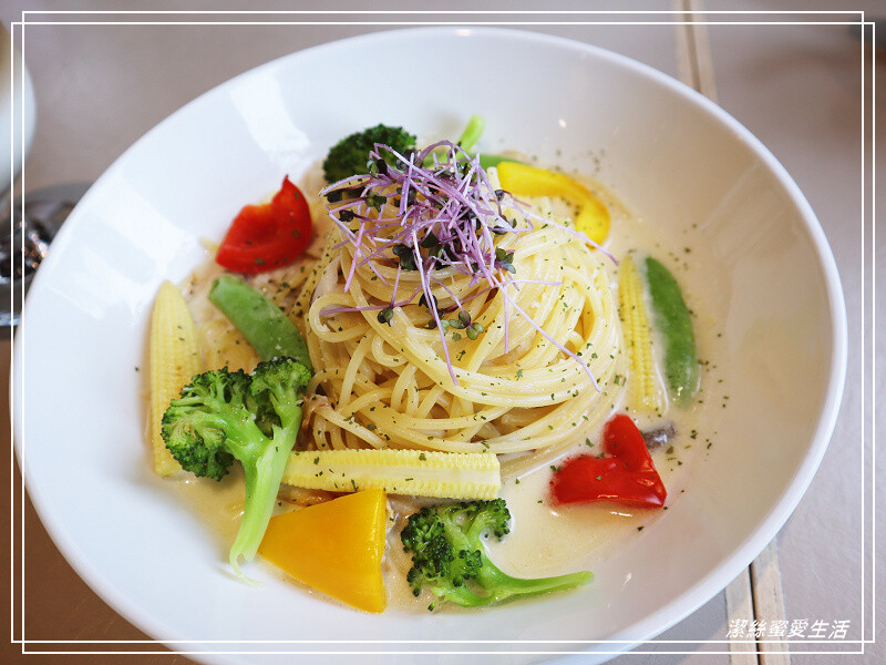 桃園市桃園區旅人咖啡館-桃園/給自己一杯咖啡的時間~網美系美味早午餐