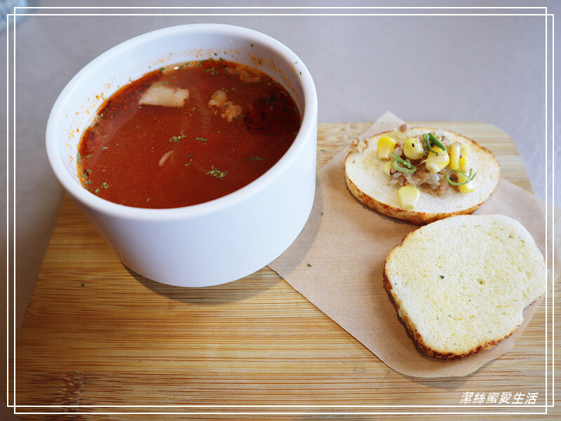 桃園市桃園區旅人咖啡館-桃園/給自己一杯咖啡的時間~網美系美味早午餐