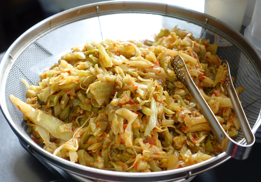 [高雄瑞豐夜市美食]無名爆漿蛋炒飯-銅板價大幸福!銷魂爆漿蛋x超香醬油炒飯 - 美食好芃友