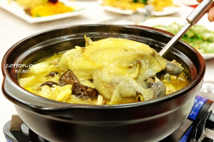 台中唱歌新選擇!尊龍KTV超級優惠便宜到嚇人!訂桌菜再享免費歡唱~