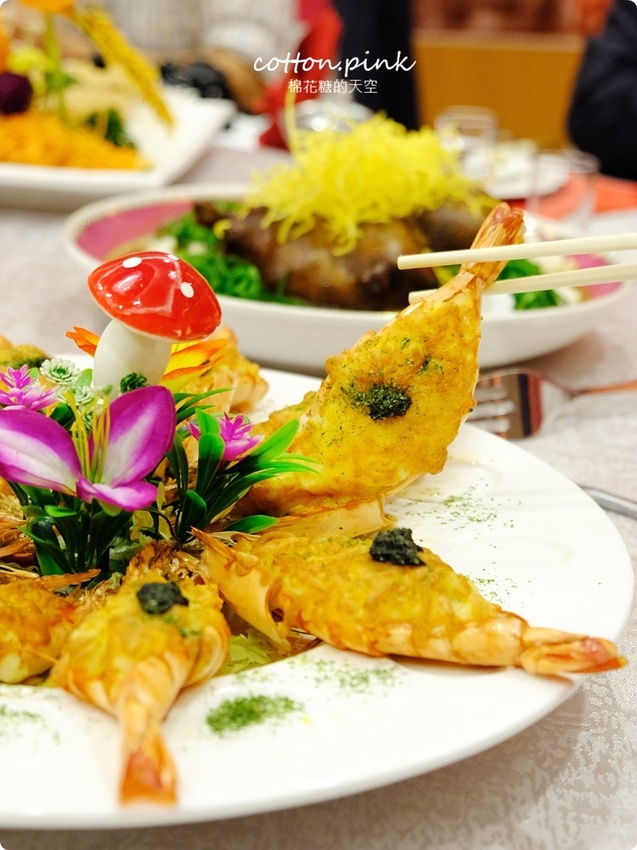 台中唱歌新選擇!尊龍KTV超級優惠便宜到嚇人!訂桌菜再享免費歡唱~