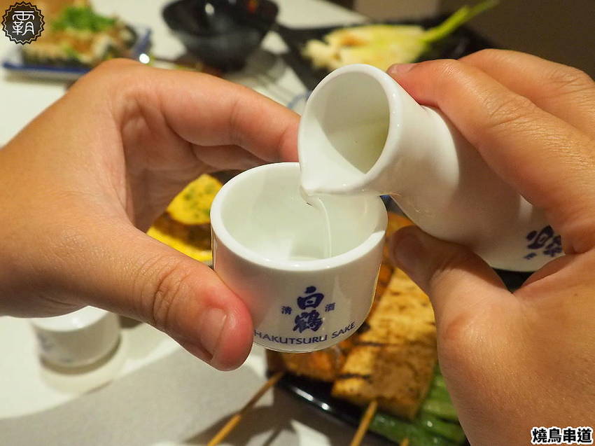 燒鳥串道平價串燒,燒肉攤價位搭配懷舊澡堂,內用茶泡飯還能吃到飽!