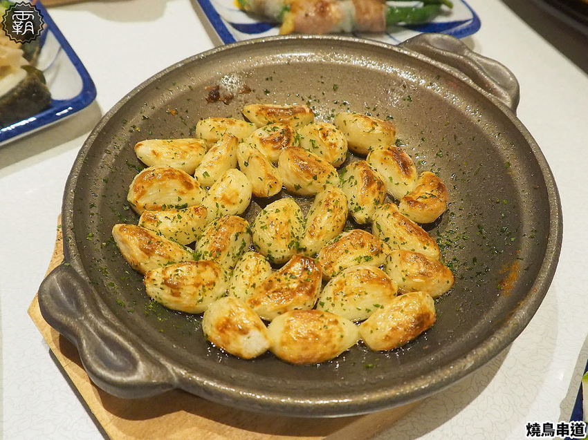 燒鳥串道平價串燒,燒肉攤價位搭配懷舊澡堂,內用茶泡飯還能吃到飽!