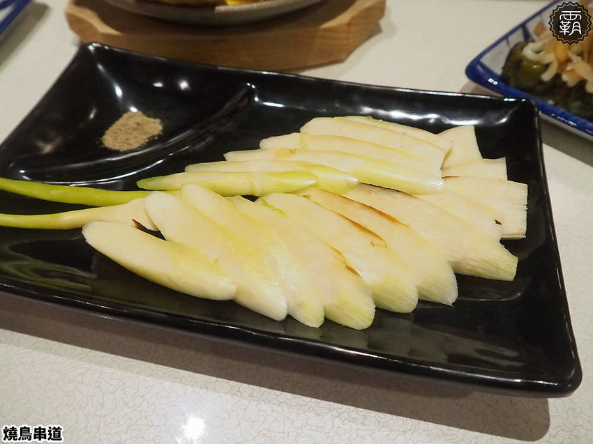 燒鳥串道平價串燒,燒肉攤價位搭配懷舊澡堂,內用茶泡飯還能吃到飽!