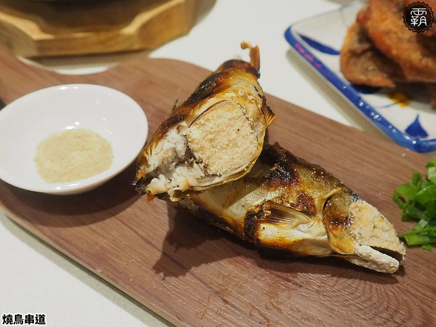 燒鳥串道平價串燒,燒肉攤價位搭配懷舊澡堂,內用茶泡飯還能吃到飽!