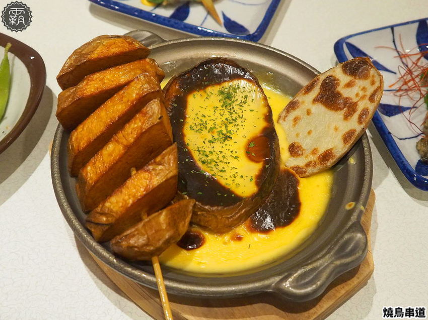 燒鳥串道平價串燒,燒肉攤價位搭配懷舊澡堂,內用茶泡飯還能吃到飽!