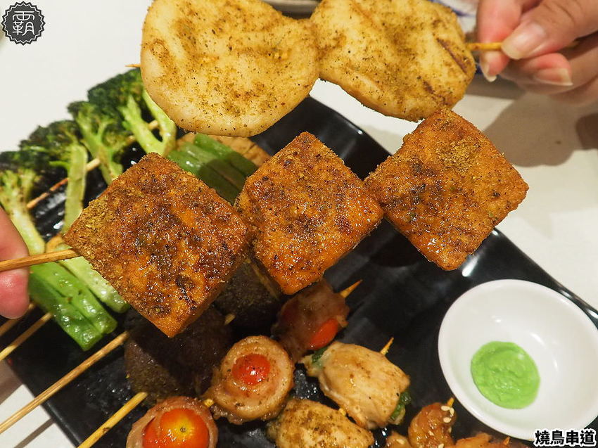 燒鳥串道平價串燒,燒肉攤價位搭配懷舊澡堂,內用茶泡飯還能吃到飽!