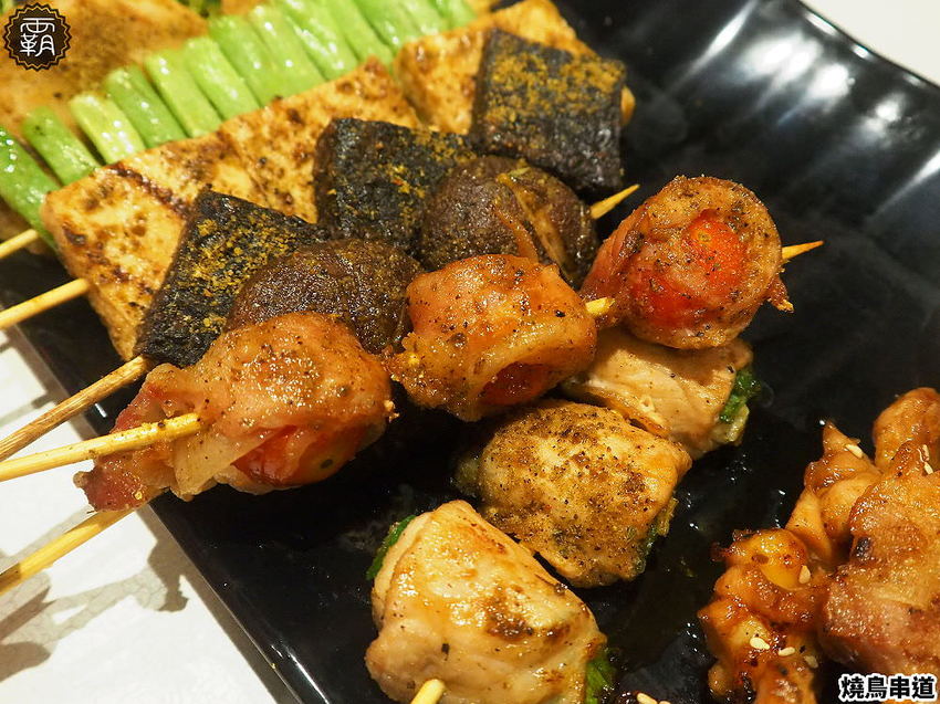 燒鳥串道平價串燒,燒肉攤價位搭配懷舊澡堂,內用茶泡飯還能吃到飽!