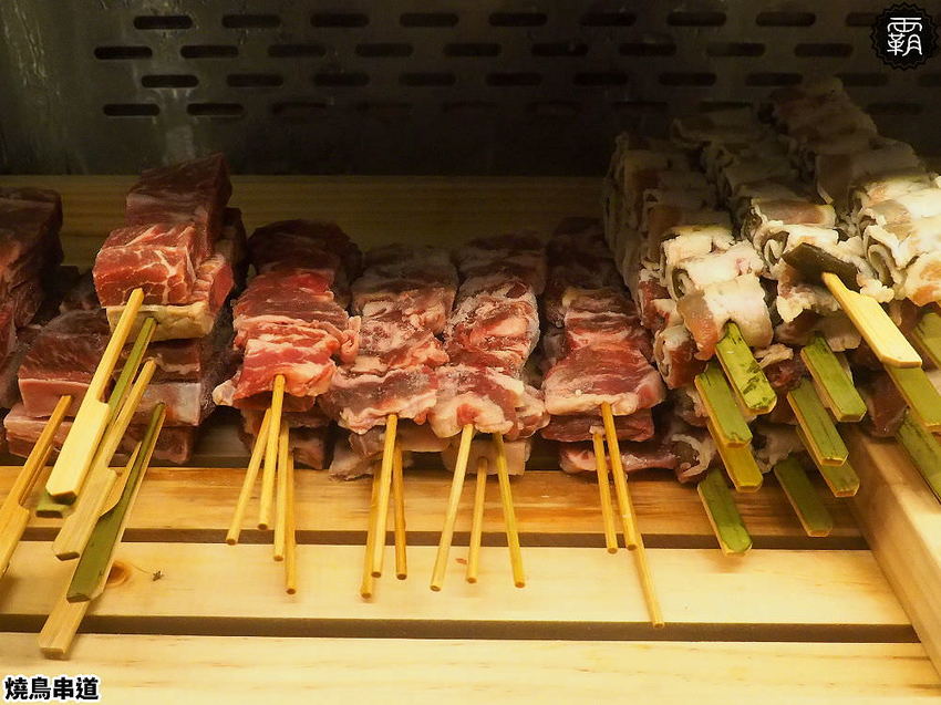 燒鳥串道平價串燒,燒肉攤價位搭配懷舊澡堂,內用茶泡飯還能吃到飽!