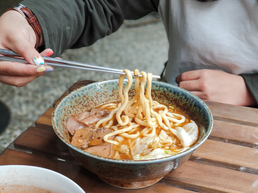 高雄美食||好麵食堂-做好麵，食好麵。很實在的蕃茄湯頭 ||新興區