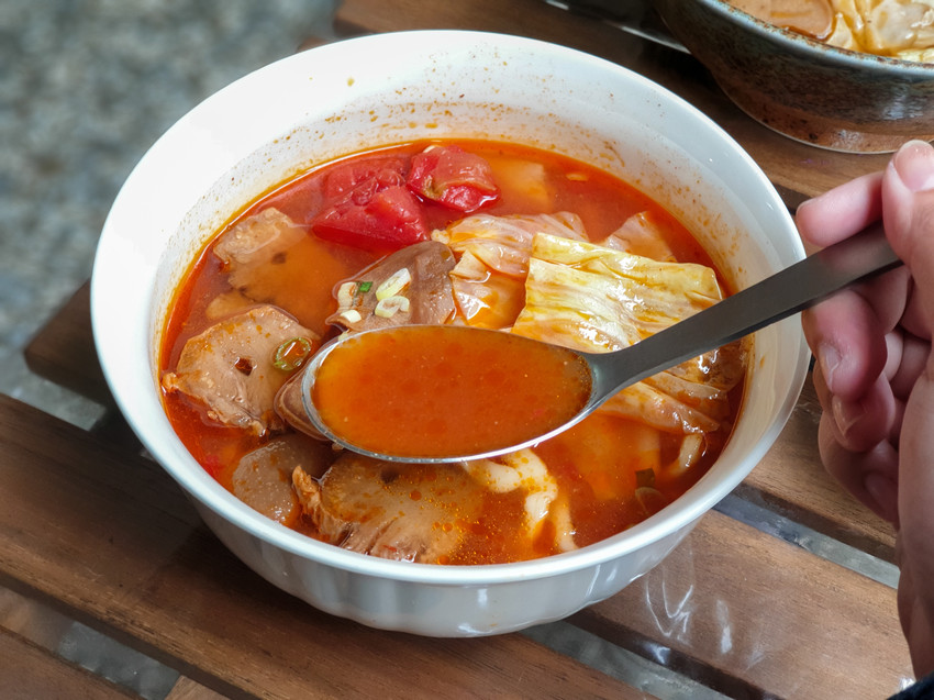 高雄美食||好麵食堂-做好麵，食好麵。很實在的蕃茄湯頭 ||新興區