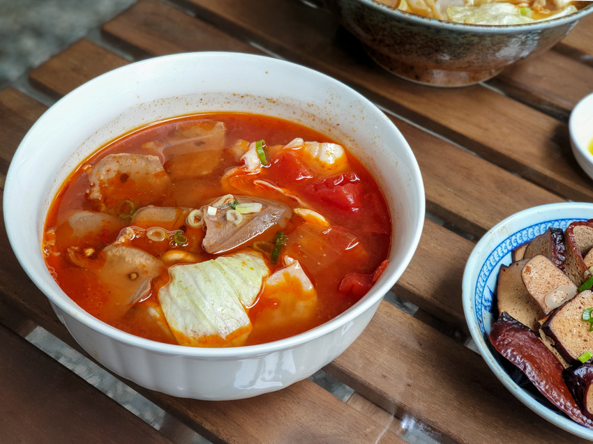 高雄美食||好麵食堂-做好麵，食好麵。很實在的蕃茄湯頭 ||新興區