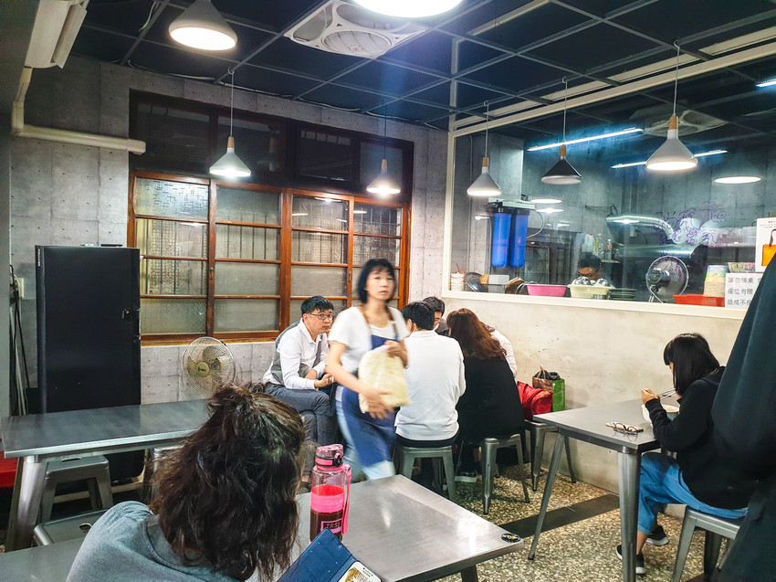 高雄美食||好麵食堂-做好麵，食好麵。很實在的蕃茄湯頭 ||新興區