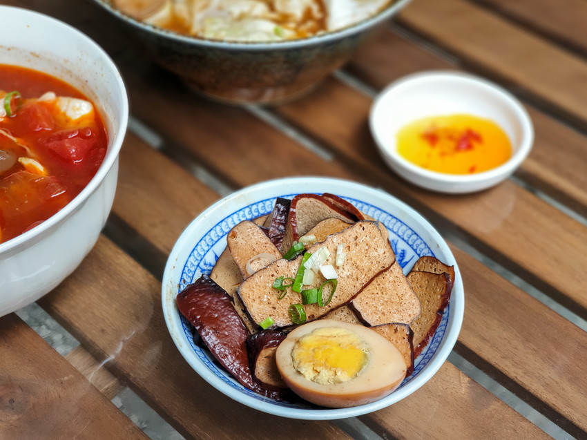 高雄美食||好麵食堂-做好麵，食好麵。很實在的蕃茄湯頭 ||新興區