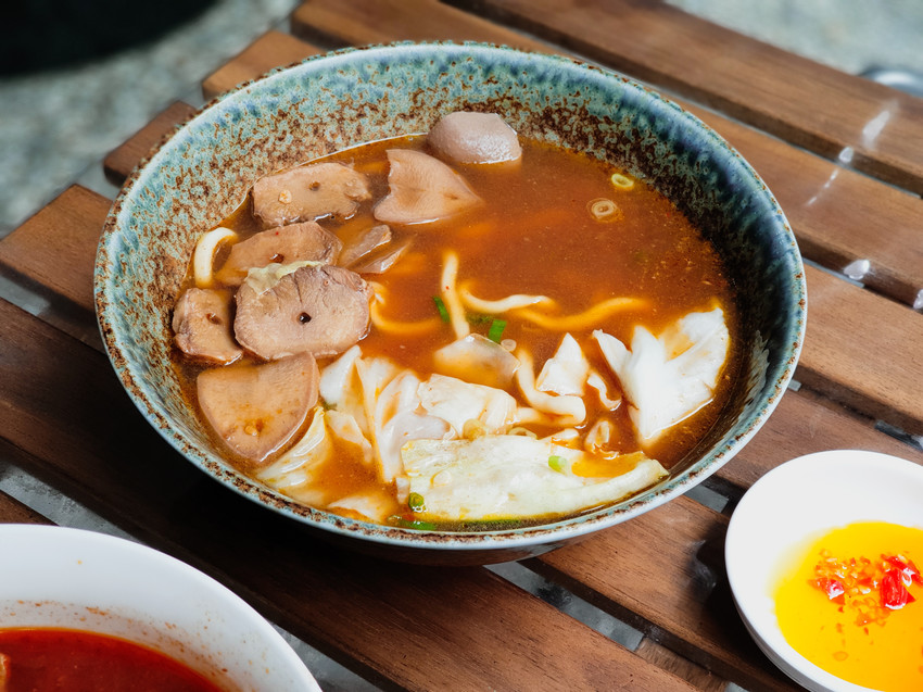 高雄美食||好麵食堂-做好麵，食好麵。很實在的蕃茄湯頭 ||新興區