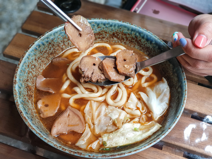 高雄美食||好麵食堂-做好麵，食好麵。很實在的蕃茄湯頭 ||新興區