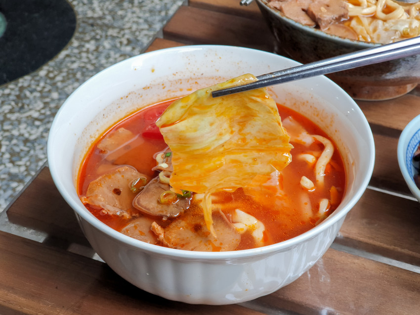 高雄美食||好麵食堂-做好麵，食好麵。很實在的蕃茄湯頭 ||新興區