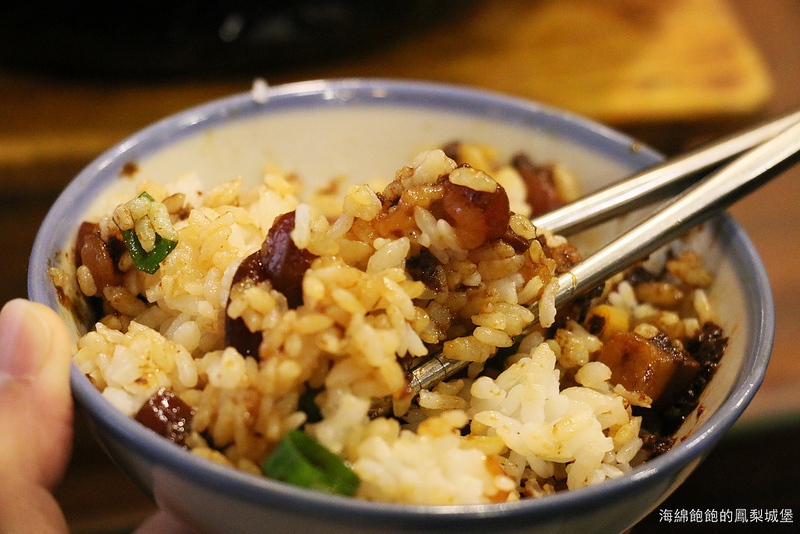 北投美食『阿二麻辣食堂(石牌總店)』麻辣滷肉飯，麻辣臭豆腐鴨血煲，麻辣小火鍋，IG熱門打卡排隊店，菜單價位(捷運石牌站)