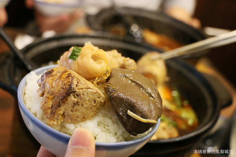 北投美食『阿二麻辣食堂(石牌總店)』麻辣滷肉飯，麻辣臭豆腐鴨血煲，麻辣小火鍋，IG熱門打卡排隊店，菜單價位(捷運石牌站)