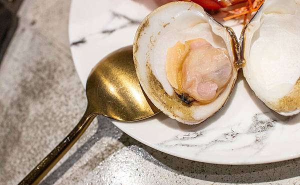 【台中美食】8德司創意餐館-巨無霸超豪華澎拜龍蝦火鍋,火鍋、義麵多種選擇一次滿足