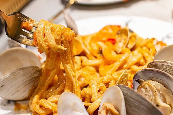 【台中美食】8德司創意餐館-巨無霸超豪華澎拜龍蝦火鍋,火鍋、義麵多種選擇一次滿足