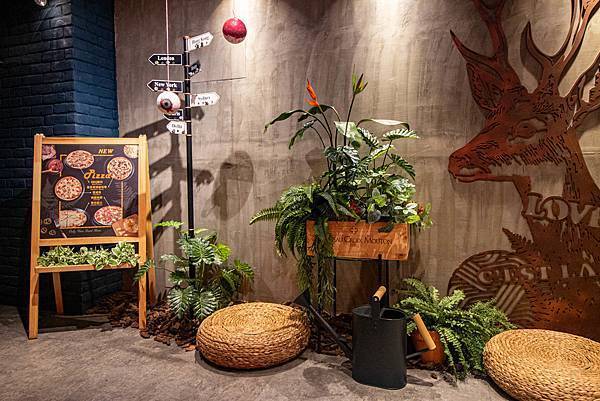 【台中美食】8德司創意餐館-巨無霸超豪華澎拜龍蝦火鍋,火鍋、義麵多種選擇一次滿足