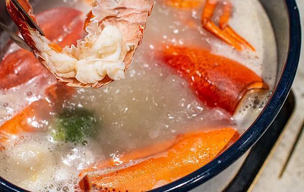 【台中美食】8德司創意餐館-巨無霸超豪華澎拜龍蝦火鍋,火鍋、義麵多種選擇一次滿足