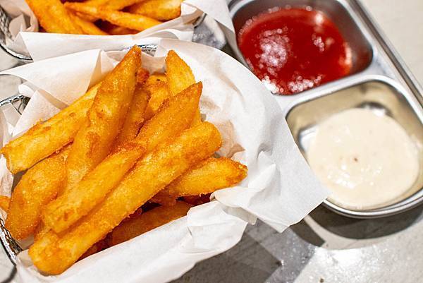 【台中美食】8德司創意餐館-巨無霸超豪華澎拜龍蝦火鍋,火鍋、義麵多種選擇一次滿足