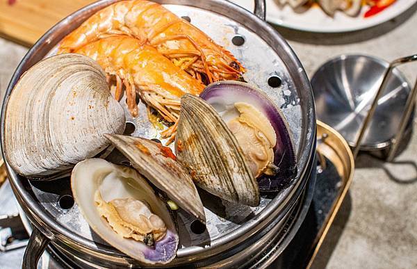 【台中美食】8德司創意餐館-巨無霸超豪華澎拜龍蝦火鍋,火鍋、義麵多種選擇一次滿足