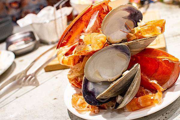 【台中美食】8德司創意餐館-巨無霸超豪華澎拜龍蝦火鍋,火鍋、義麵多種選擇一次滿足