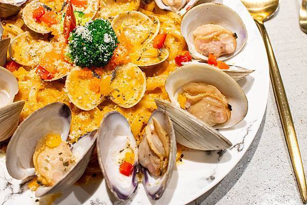 【台中美食】8德司創意餐館-巨無霸超豪華澎拜龍蝦火鍋,火鍋、義麵多種選擇一次滿足