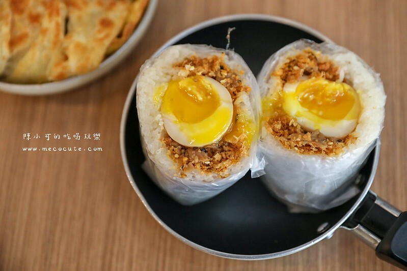 蘆洲好吃早餐推薦！標配炸蛋飯糰＋手工現做蛋餅，一定要加辣椒喔！